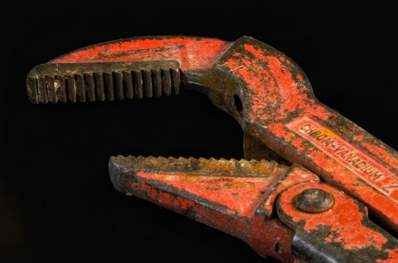 plombier-AMIRAT-min_pipe-wrench-318084